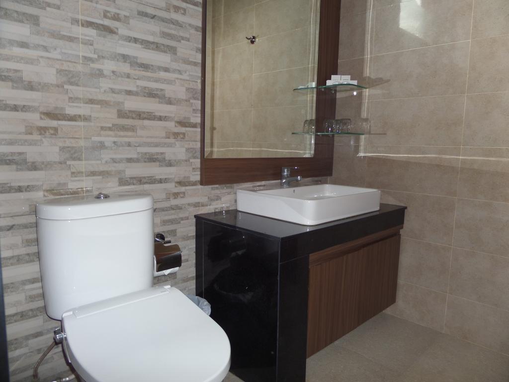 Royal Majesty Villas Kuta  Bagian luar foto