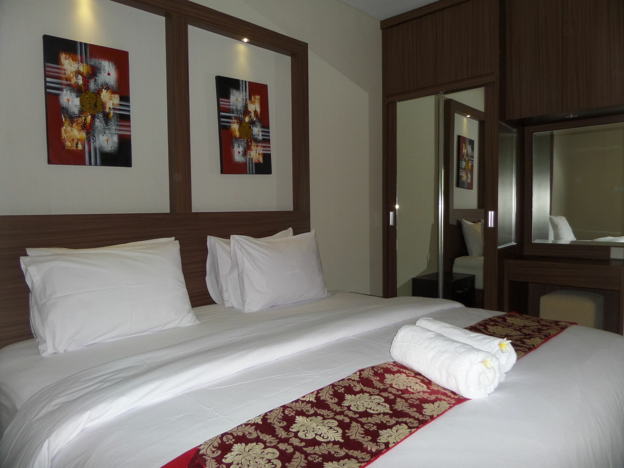Royal Majesty Villas Kuta  Bagian luar foto