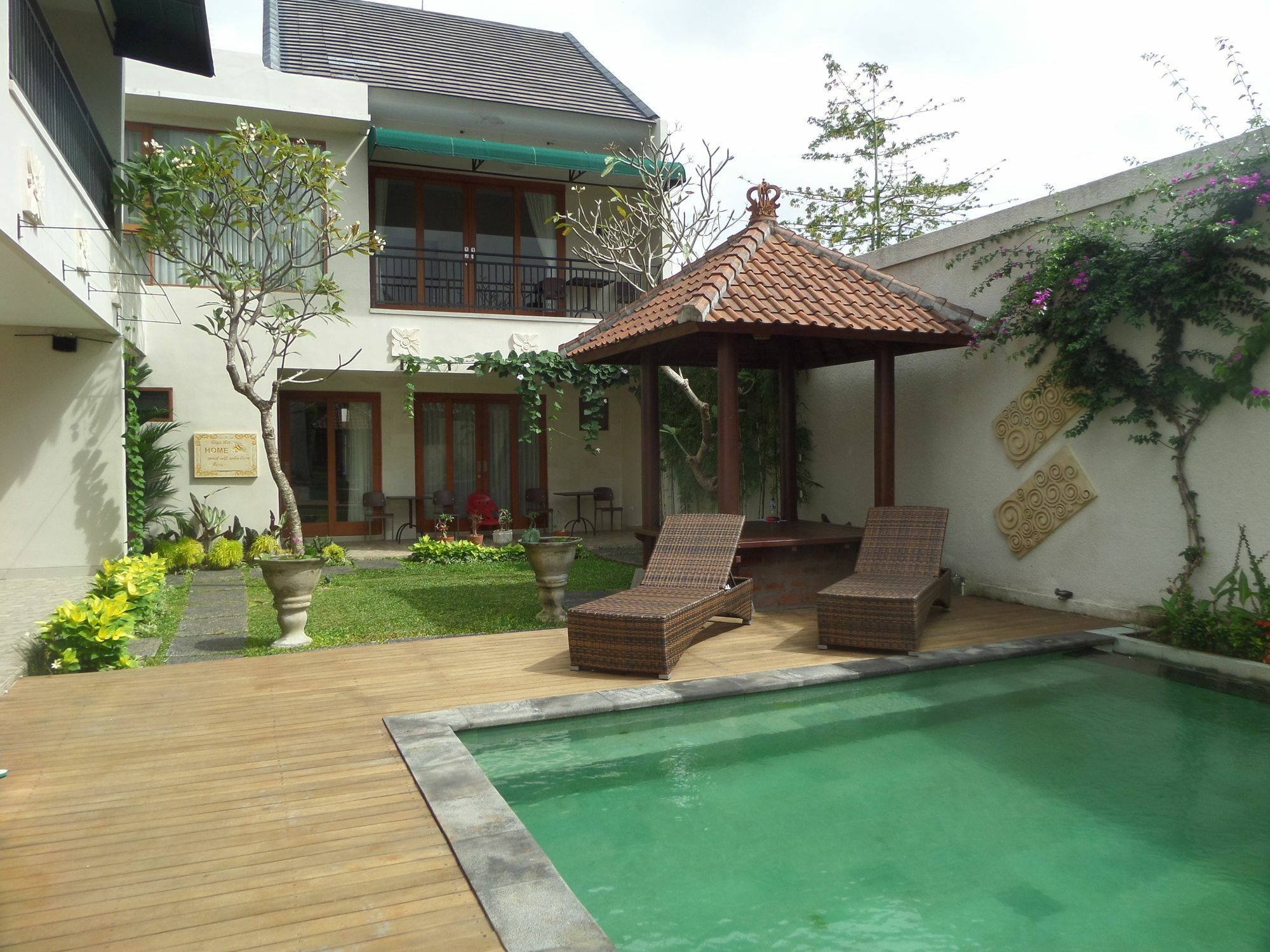Royal Majesty Villas Kuta  Bagian luar foto